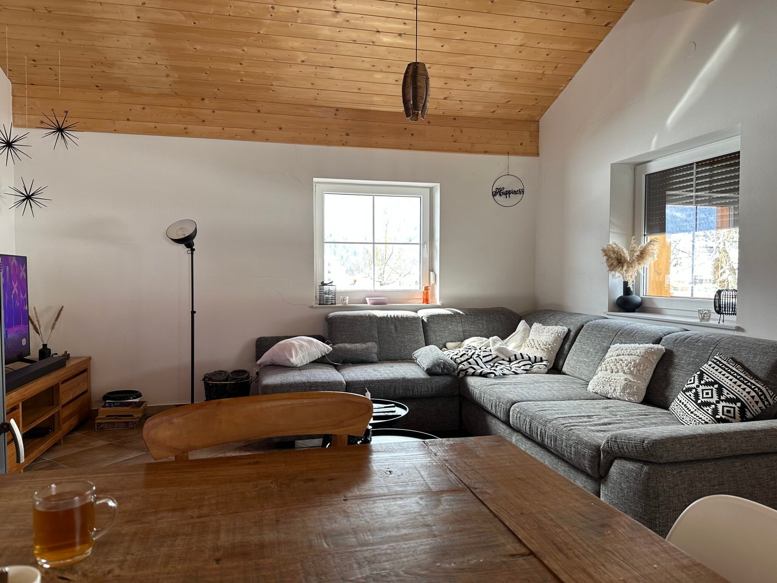 Warme slaapkamer in chaletstijl