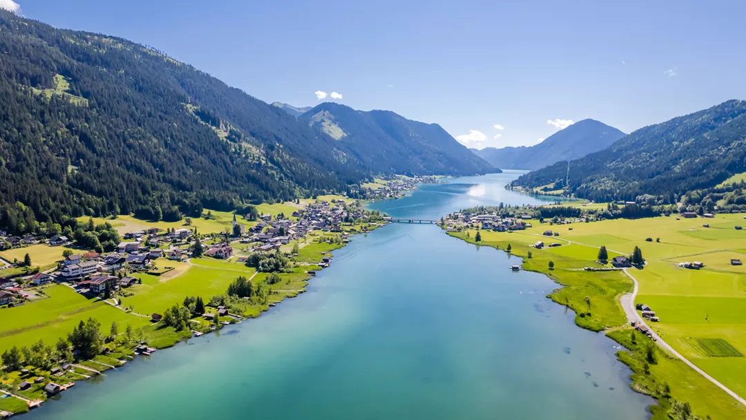 Zwemmen in bergmeren foto